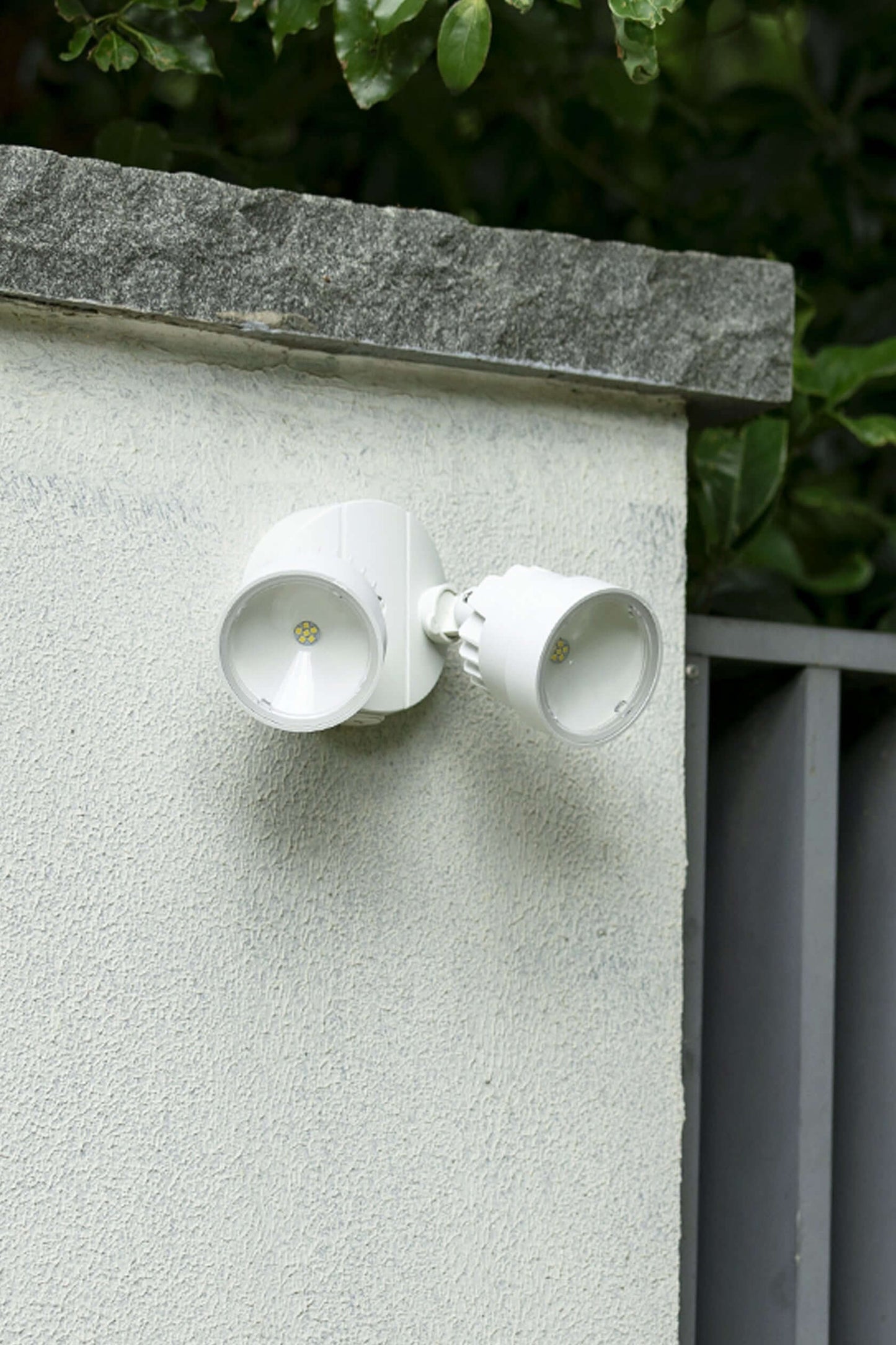 8 PACKS LUTEC-Shrimp 1130LM, 5200K, 13.5W, Switched Control LED Dual-Head Floodlight