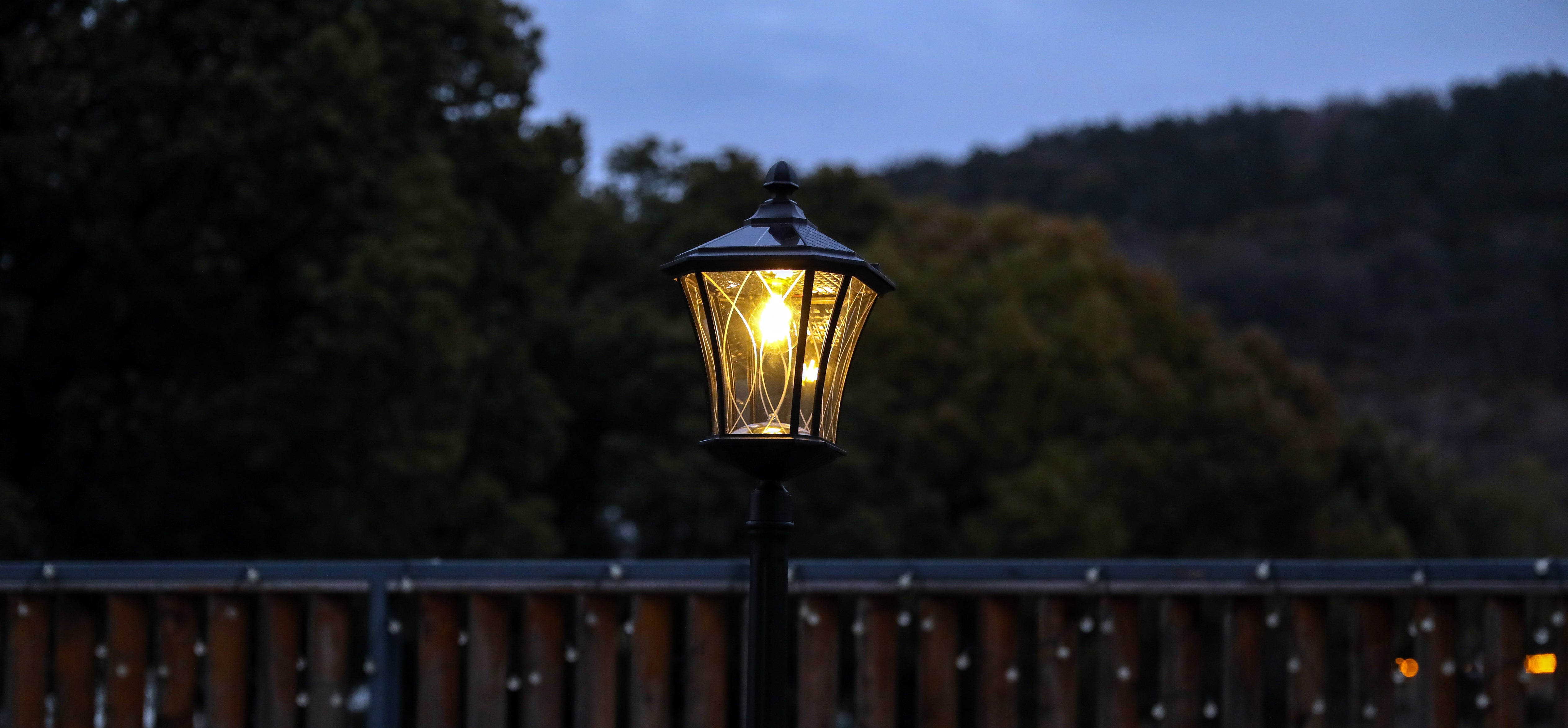 LUTEC-Single Head Outdoor Solar Post Light, Dusk to Dawn