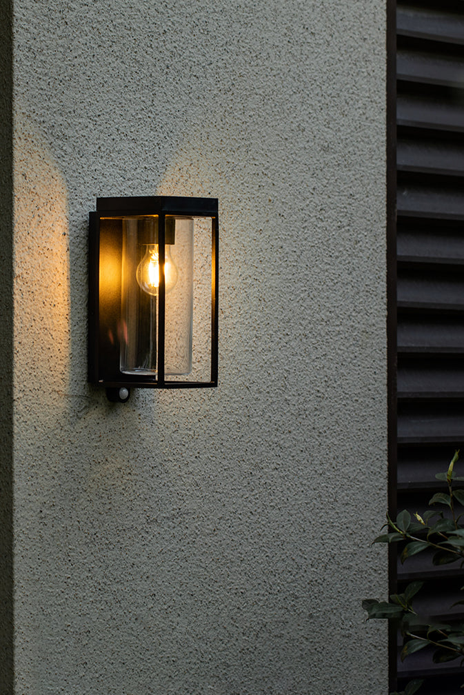 LUTEC-Flair Solar Motion Sensor Wall Light, Dusk to Dawn, Aluminum Anti-Rust, with Clear Glass Shade, Black