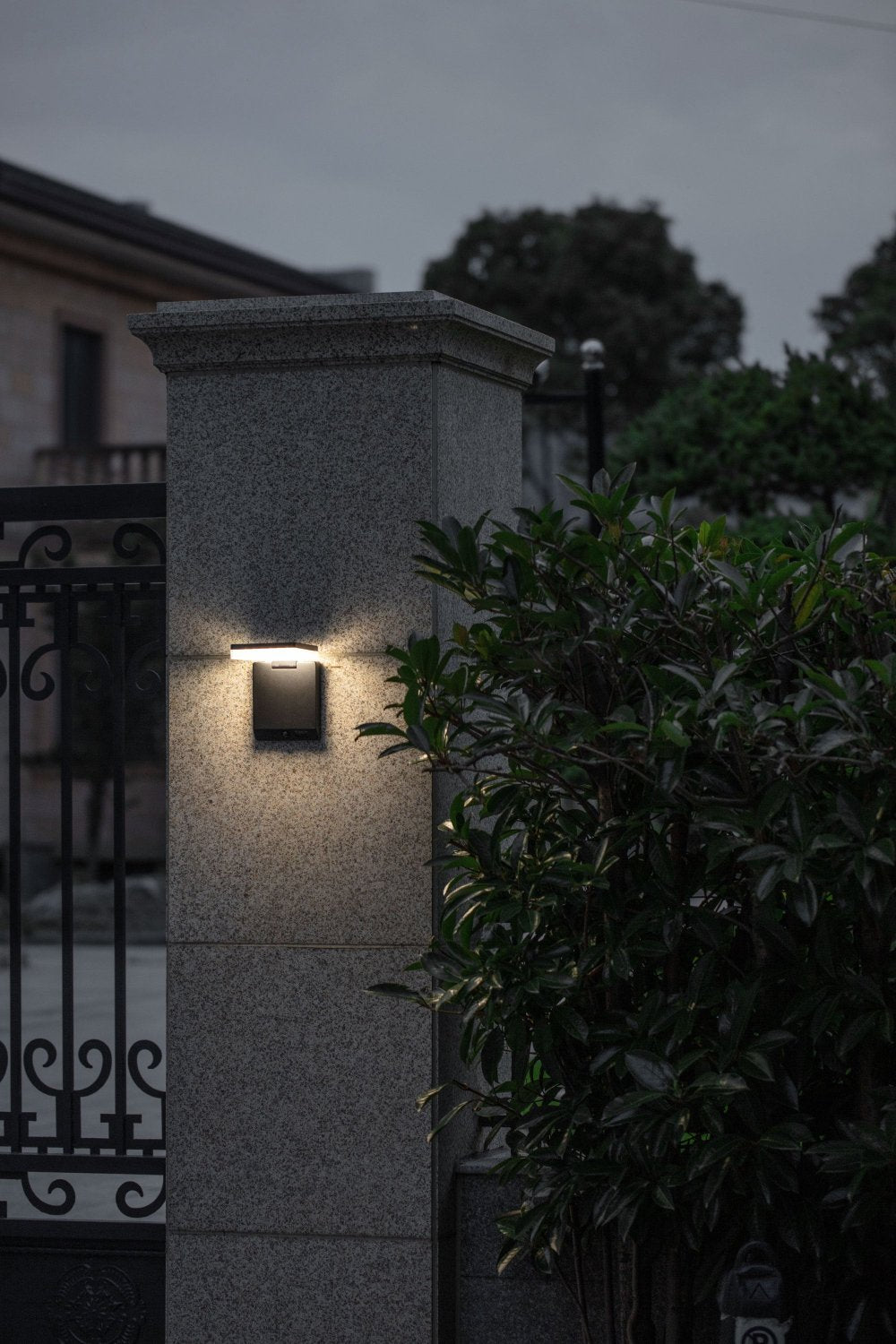 LUTEC MOZE - Solar Outdoor Wall Light , Motion Sensor with 3 Lighting Modes, 8W 1000LM 4000K, Dusk to Dawn, Waterproof Wireless